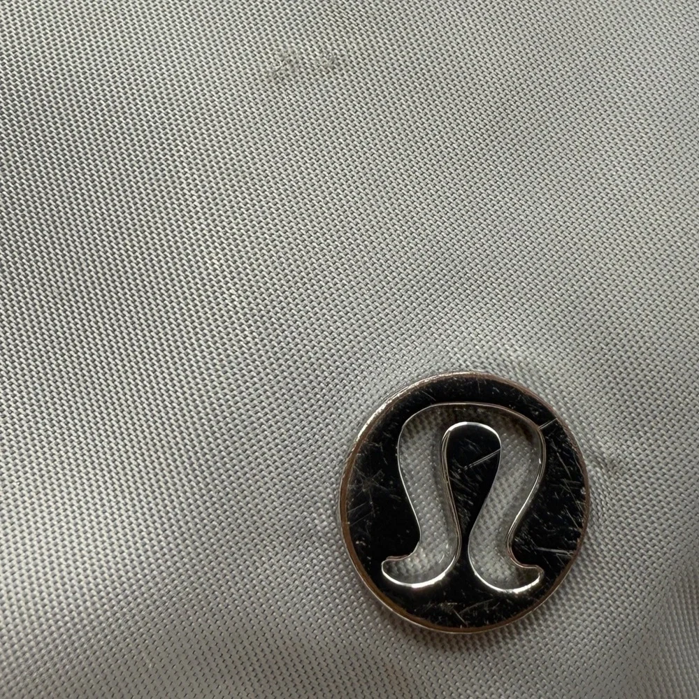 🩶Lululemon Silver Gray / white Everywhere Belt Bag - Picture 9 of 9
